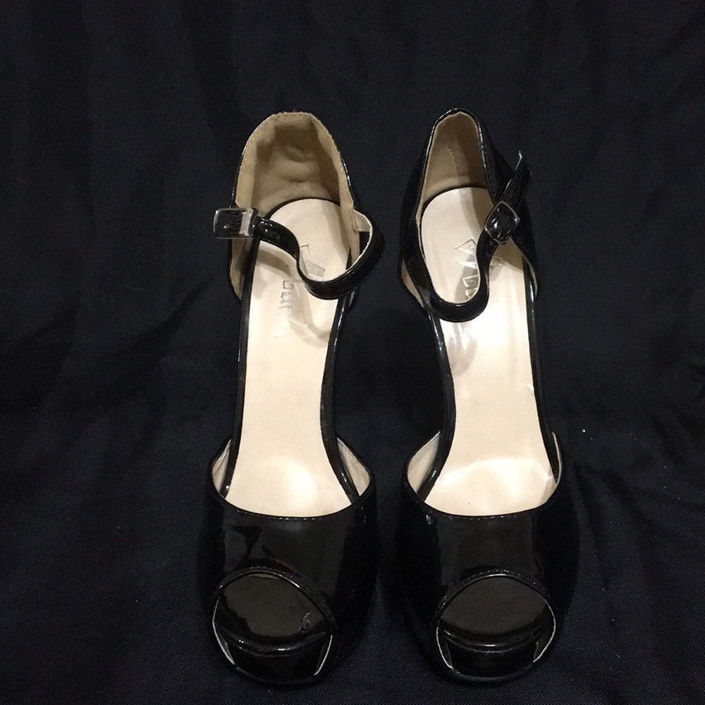 Heels - Picture 2 of 4